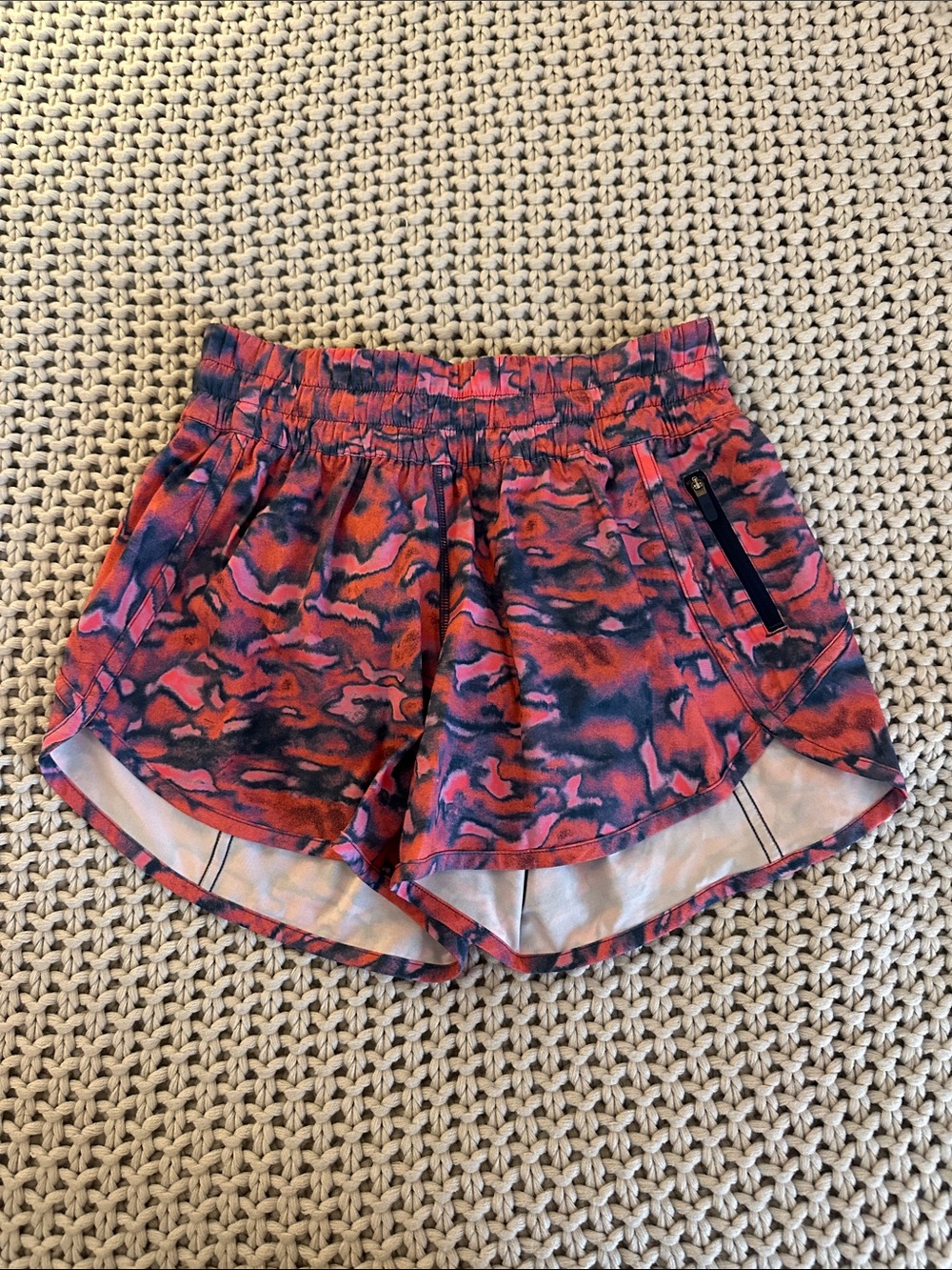 RARE Lululemon Women’s Pink-Red Patterned Athletic Shorts 4” Inseam size 6